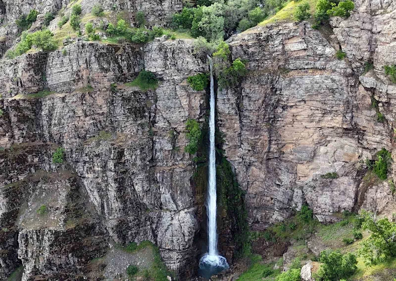 Bitlis’teki Gümüşkanat Şelalesi havadan görüntülendi
