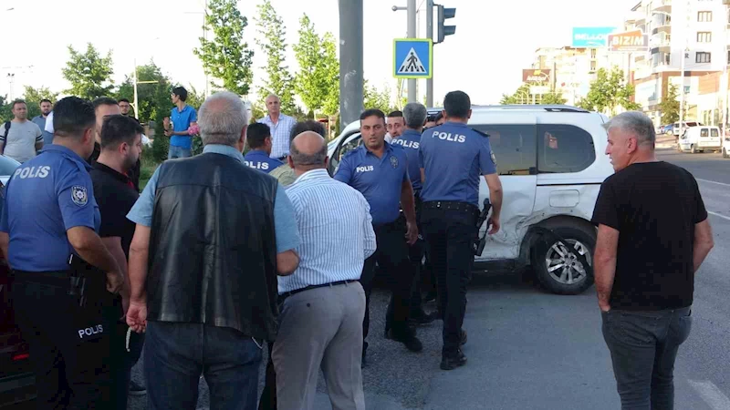 Kaza sonrası tartışmaya polis müdahale etti
