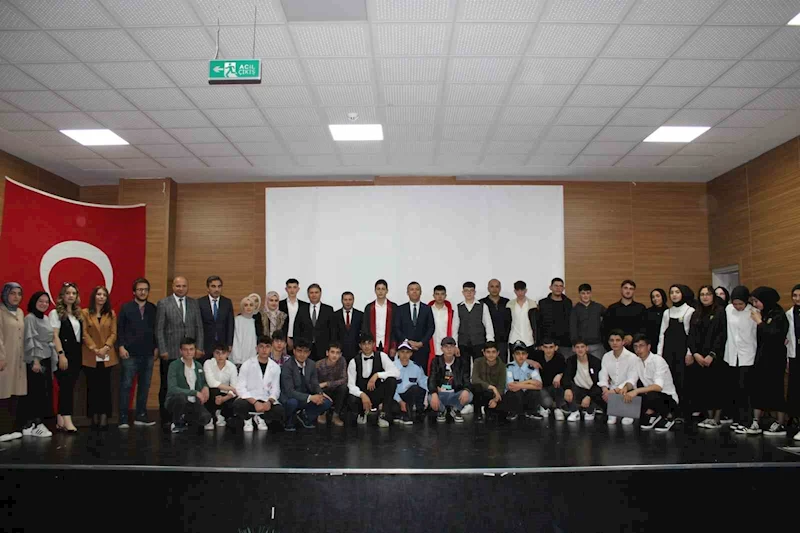 Tortum’da Karakoç ve Kısakürek anıldı
