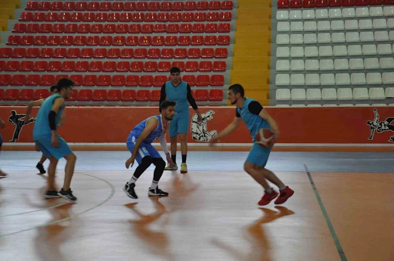 Kars’ta İller Arası Basketbol Turnuvası nefesleri kesiyor
