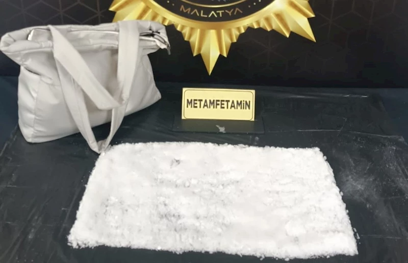 Yolcu otobüsünde 1 kilogram Metamfetamin ele geçirildi
