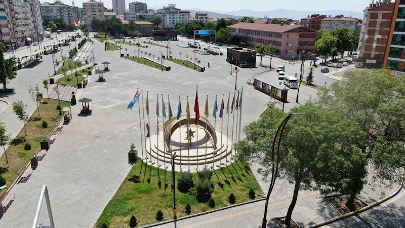 Elazığ’da bayram tatilinin ilk gününde yollar ve caddeler boş kaldı

