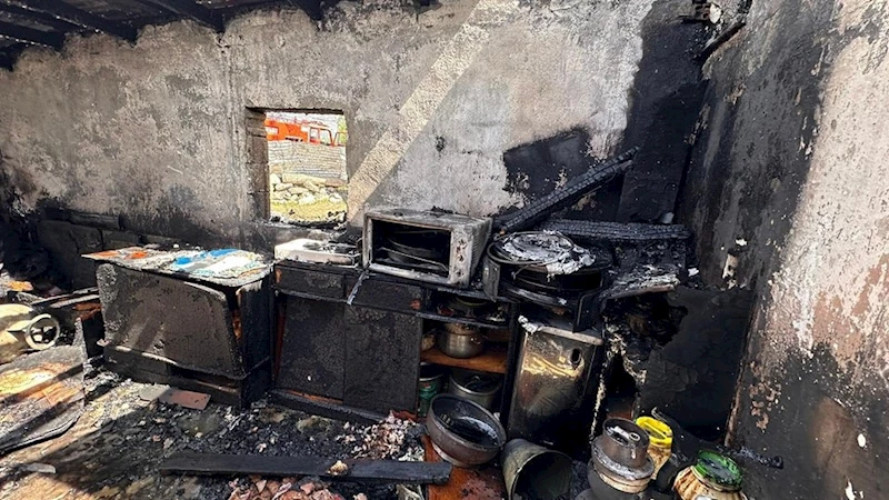 Ardahan’da sobadan çıkan yangın evi küle çevirdi
