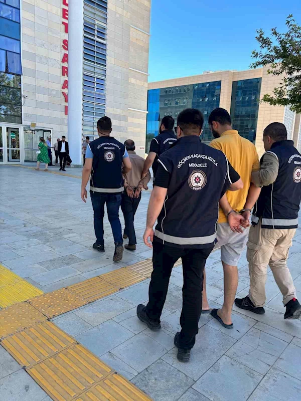 Elazığ’da göçmen kaçakçısı 2 şüpheli tutuklandı
