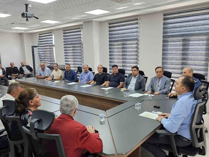 Tatvan Kaymakamı Demir muhtarlarla bir araya geldi
