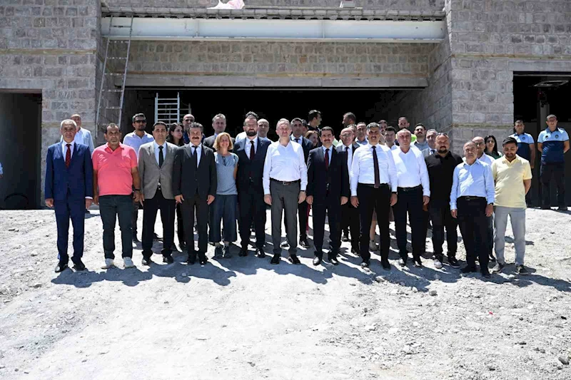 Taşkın, Bakan Yardımcısı Yazgı ile beraber Battalgazi’nin tarihi yapılarını inceledi
