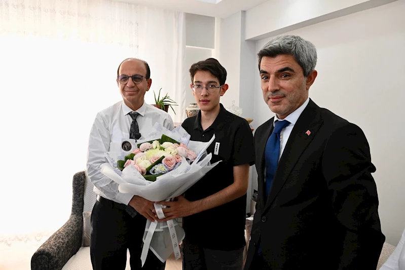 Geçit, Türkiye birincisi Arda Taşdemir’i ziyaret etti
