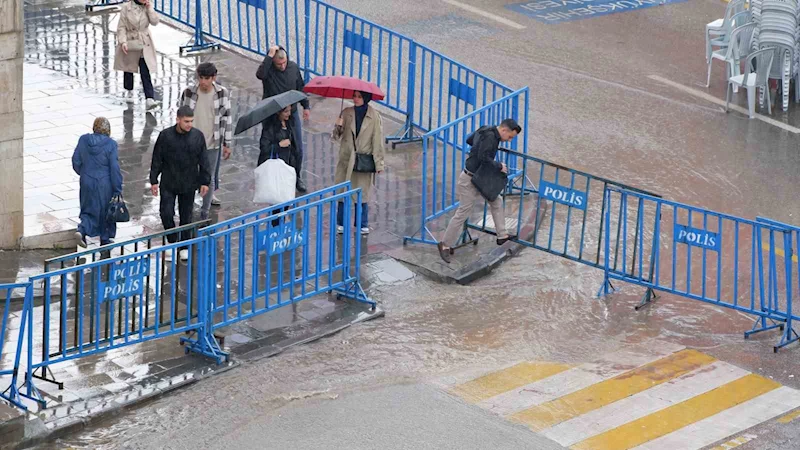 Meteorolojiden sel ve su baskını uyarısı
