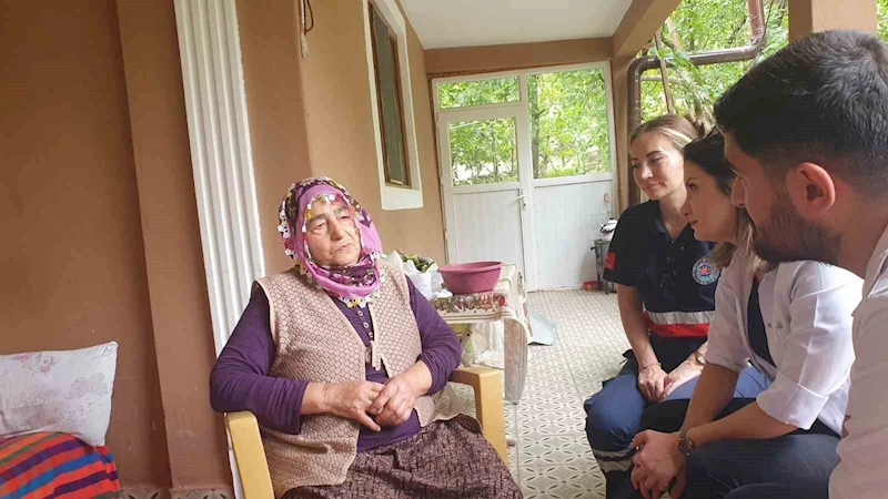 41 Ambulans, 28 UMKE ve  243 sağlık personeliyle afet bölgesine destek
