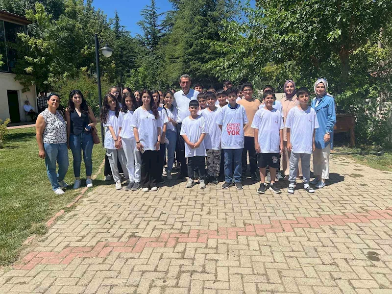 Öğrencilerin çevre duyarlılığı takdir topladı
