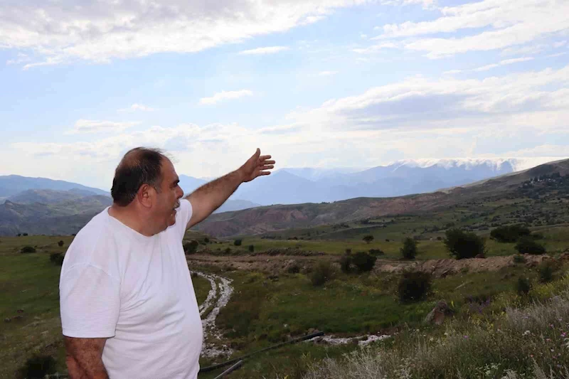 Sis bulutları Kivi Dağı’nda şelale görüntüsü oluşturdu
