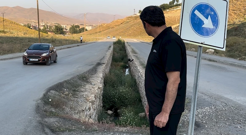 Yüksekova’da korkuluksuz kanal tehlike saçıyor
