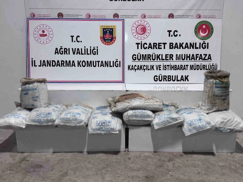 Ağrı’da çuvallar içerisinde 240 kilo uyuşturucu yakalandı
