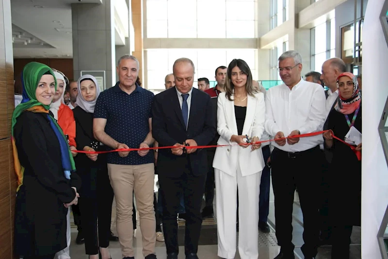 Elazığ’da hasta ve yakınlarının katkısı ile el işi ve resim sergisi açıldı
