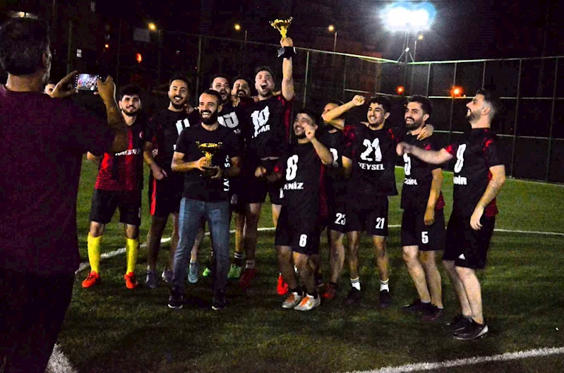 Sağlıkçıların futbol turnuvasında ipi Anestezi takımı göğüsledi
