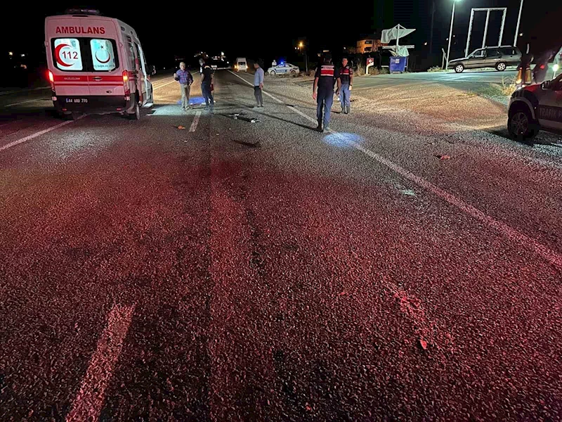 Malatya’da feci kaza: Önce otomobil çarptı sonra başka araç üzerinden geçti
