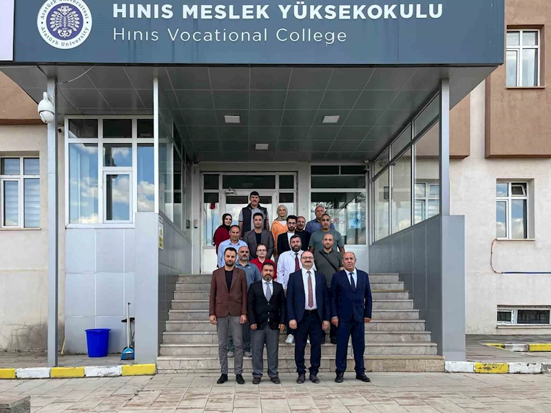 Rektör Hacımüftüoğlu, Hınıs Meslek Yüksekokulunu ziyaret etti
