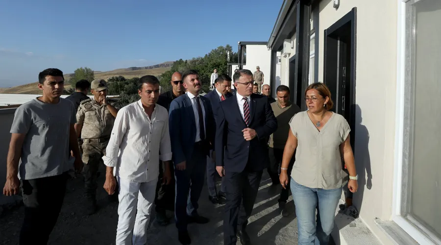 Van Valisi Ayanis Kalesi