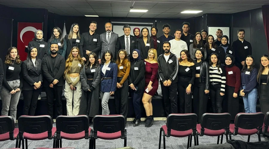 Türkmenoğlu Gençlerle Geleceği Şekillendiriyor: Van