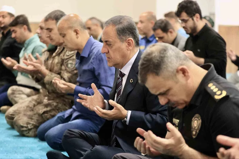 Bingöl’de şehitler için mevlit okutuldu
