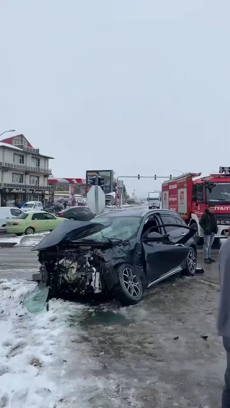 Kar yağışı trafik kazalarına neden oldu
