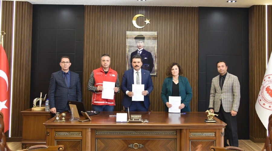 İpekyolu Kaymakamlığı ile Kızılay Arasında Sıcak Yemek Protokolü İmzalandı