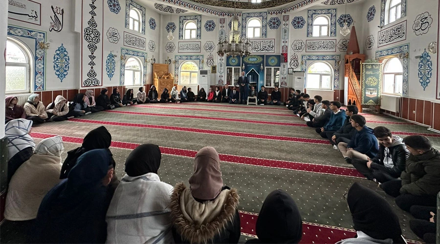Van İl Müftüsü Dr. Mehmet Sırrı Şık, ÇEDES Kapsamında Öğrencilerle Buluştu
