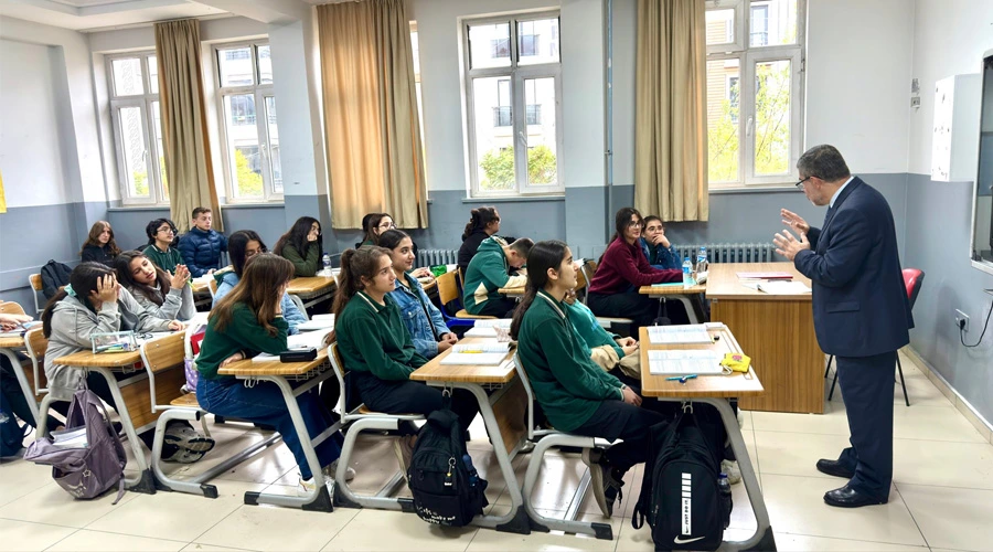 İpekyolu Müftüsü Tavlaşoğlu, Atatürk Anadolu Lisesi’nde Derse Girdi