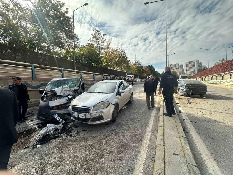 Elazığ’daki zincirleme trafik kazası: 1 ölü, 4 yaralı
