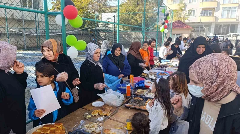 Van’da Gazze yararına hayır panayırı düzenlendi
