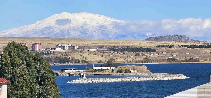Tatvan’ın yüksek kesimleri beyaza büründü
