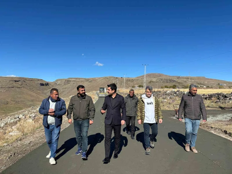 Susuz’da köy yolları beton oluyor
