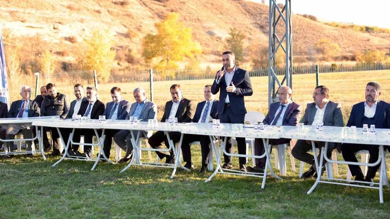 AK Parti heyeti Akçadağ’da muhtarlarla buluştu

