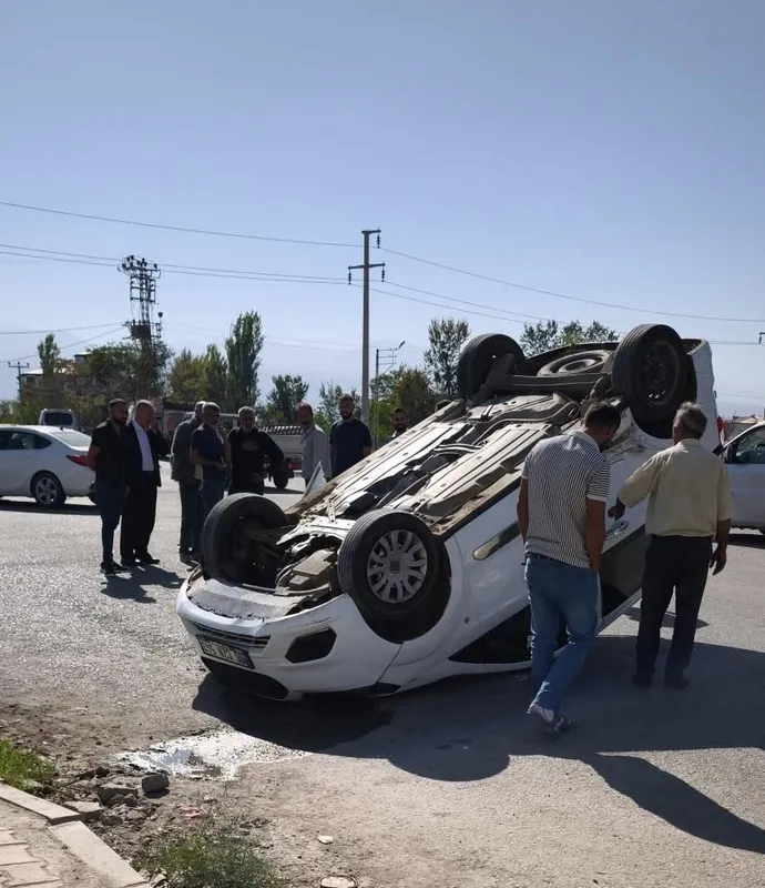 Iğdır’da kaza yapan araç ters döndü
