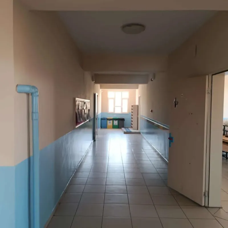 Bitlis’te okullar hükümlülerin elleriyle onarılıp güzelleştiriliyor