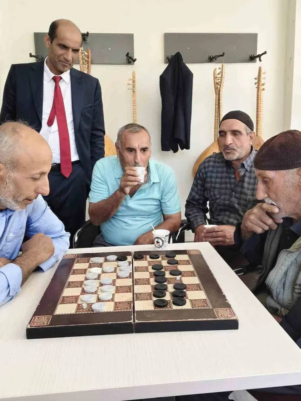 Arıcak’ta  dama turnuvası başladı
