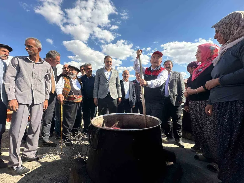 Elazığ’da Vali Hatipoğlu orcik yaptı, kadınlardan 