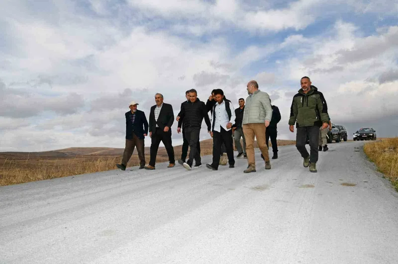 Vali Çiçek, köy yollarını denetledi
