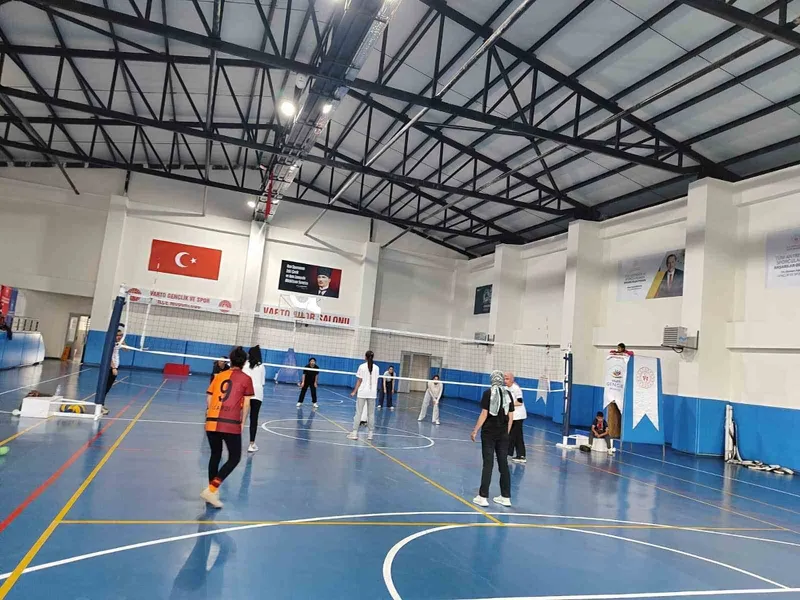 Varto Spor Salonu’nda voleybol antrenmanları devam ediyor
