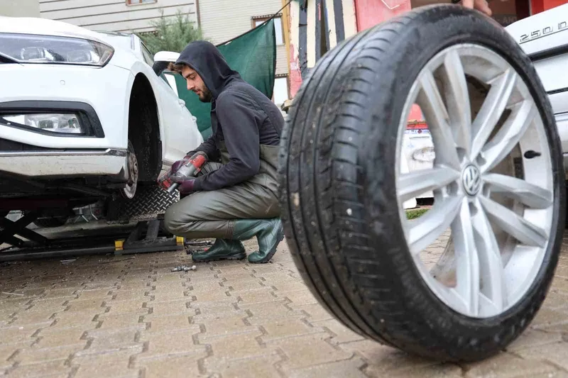Elazığ’da kış lastiği için son gün yoğunluğu
