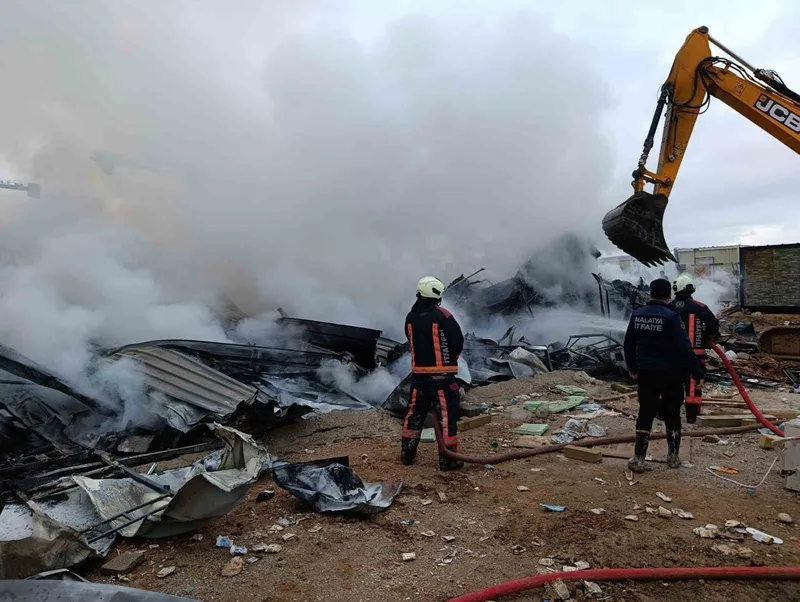 Malatya’da inşaat işçilerinin kaldığı şantiyede yangın
