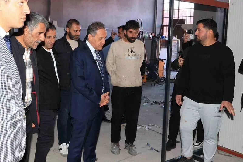 Vali Usta, asfalt çalışmalarını inceledi
