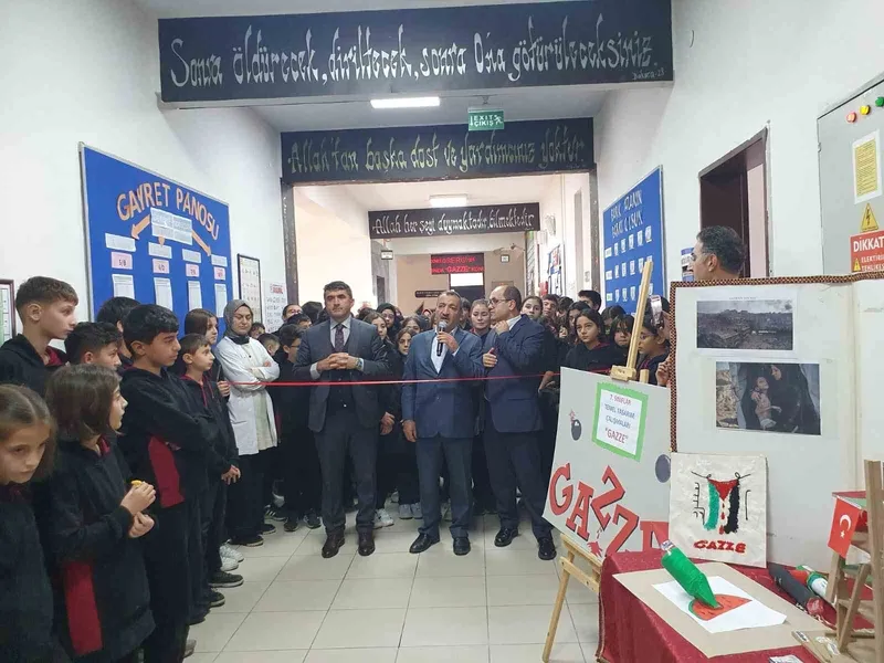 İbrahim Hakkı Kubilay İmam Hatip öğrencilerinden örnek sergi
