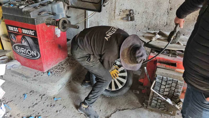 Lastikçilerde kışlık lastik yoğunluğu
