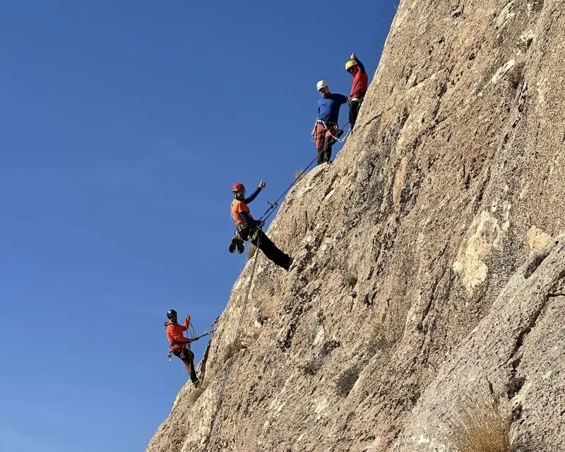 Van’da ilk kez çok ip boylu kaya tırmanışı eğitimi verildi
