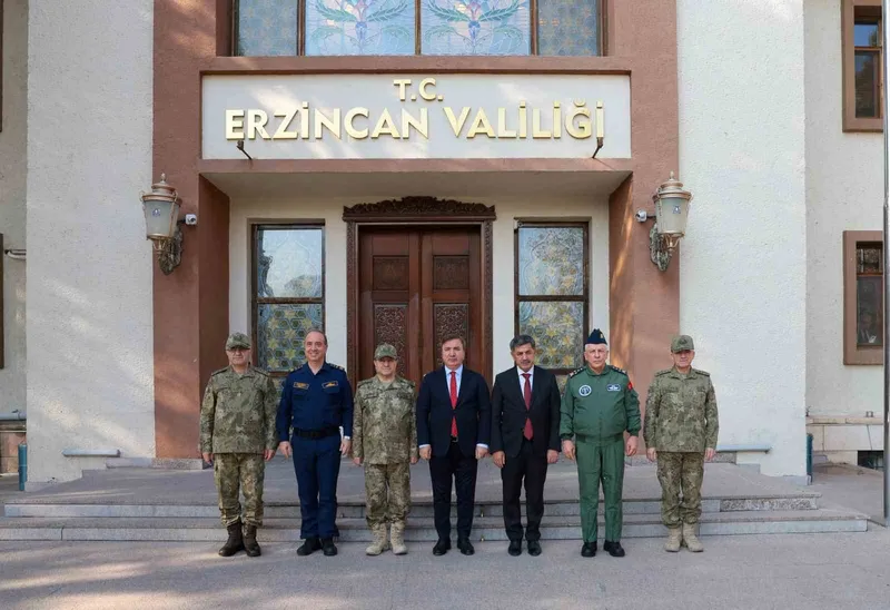Genelkurmay Başkanı Orgeneral Bayraktaroğlu, Erzincan Valiliğini ziyaret etti
