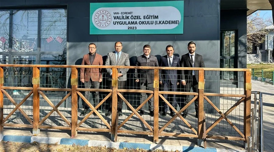 Edremit Kaymakamı Özdemir, Özel Eğitim Öğrencileri ile Bir Araya Geldi