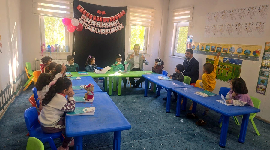 Saray Kaymakamı Ökkeş Safa Türkoğlu, Minik Öğrencilerin Kur