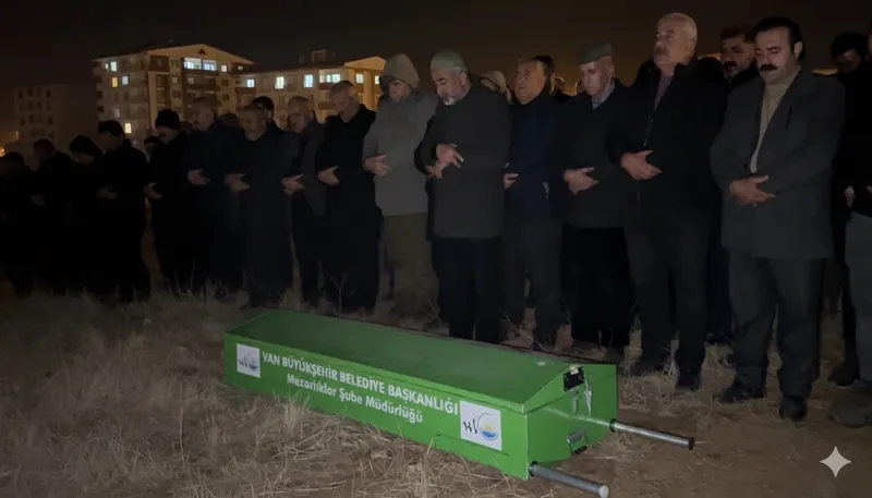 Baraja uçan araçta hayatını kaybeden 22 yaşındaki Cihat gözyaşları arasında toprağa verildi
