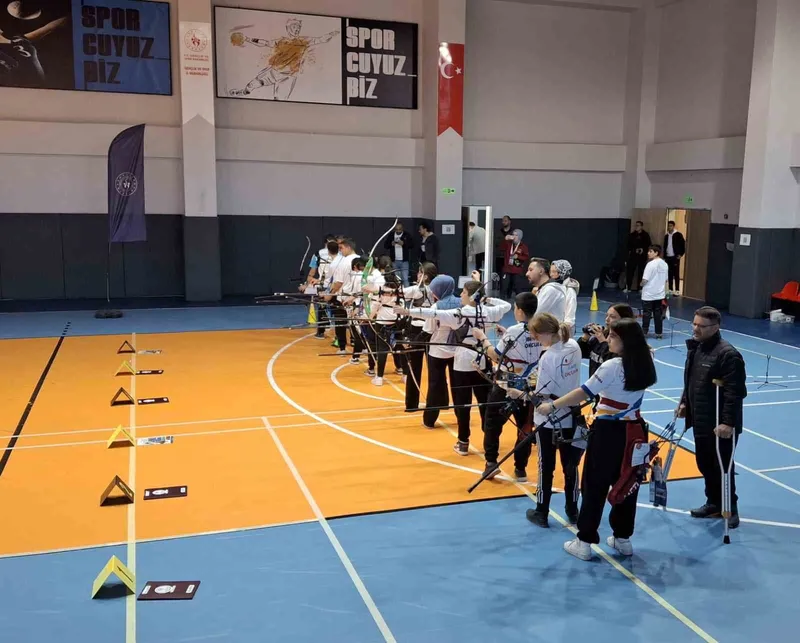U15 Okçuluk bölge müsabakaları şampiyonu Elazığ
